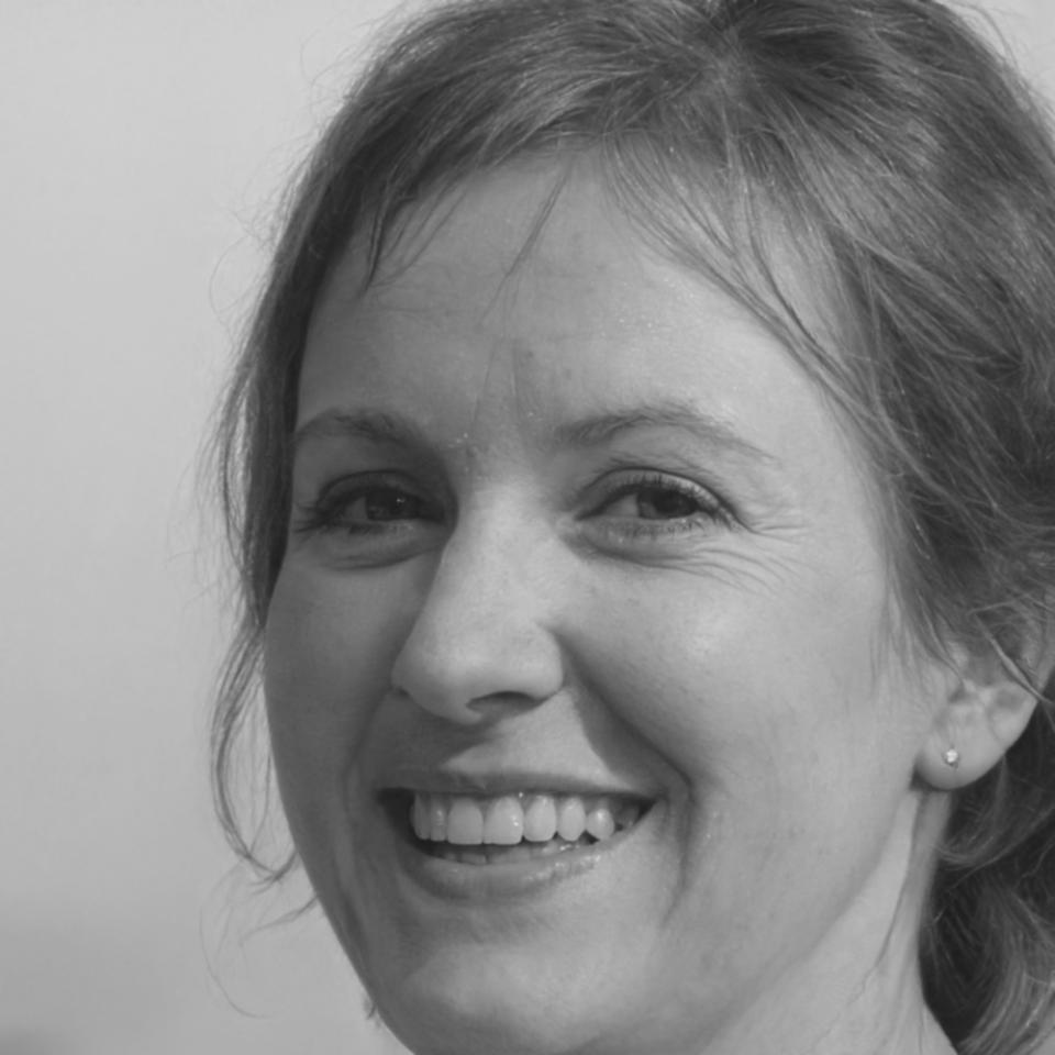 Portrait d'Émilie Moreau, experte en optimisation budgétaire
